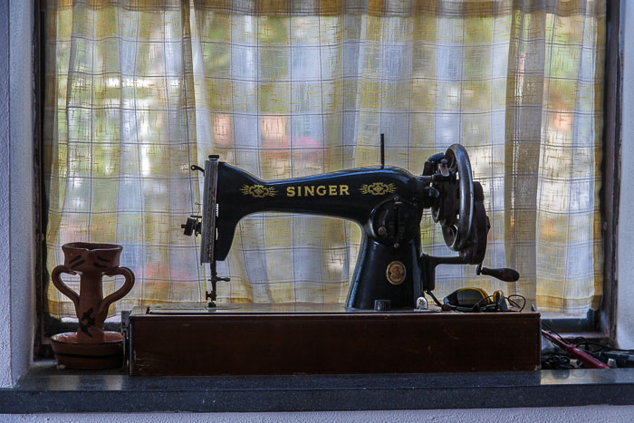 Old Singer 20120930-IMG_0427.jpg