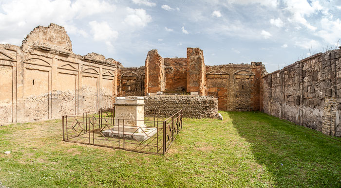 Temple of Vespasian 20120930-IMG_9847-Edit.jpg
